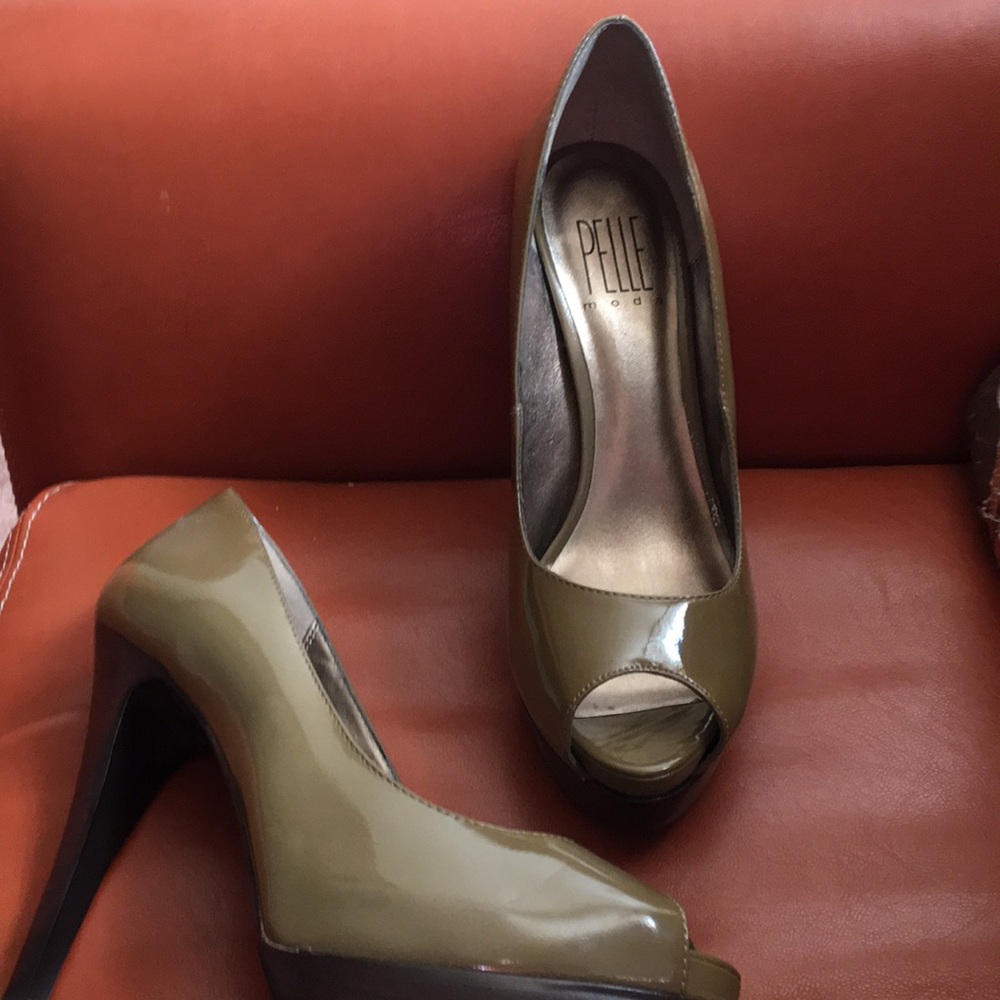 Pelle Moda peep toe heel